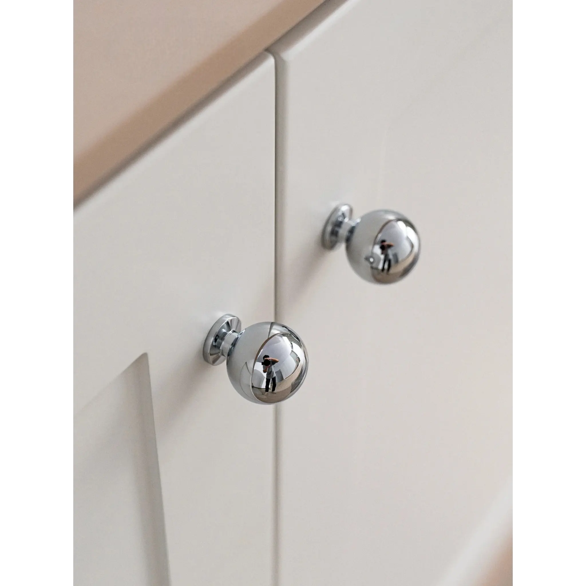 Bouton de meuble en chrome miroir - Lesi Afinaure
