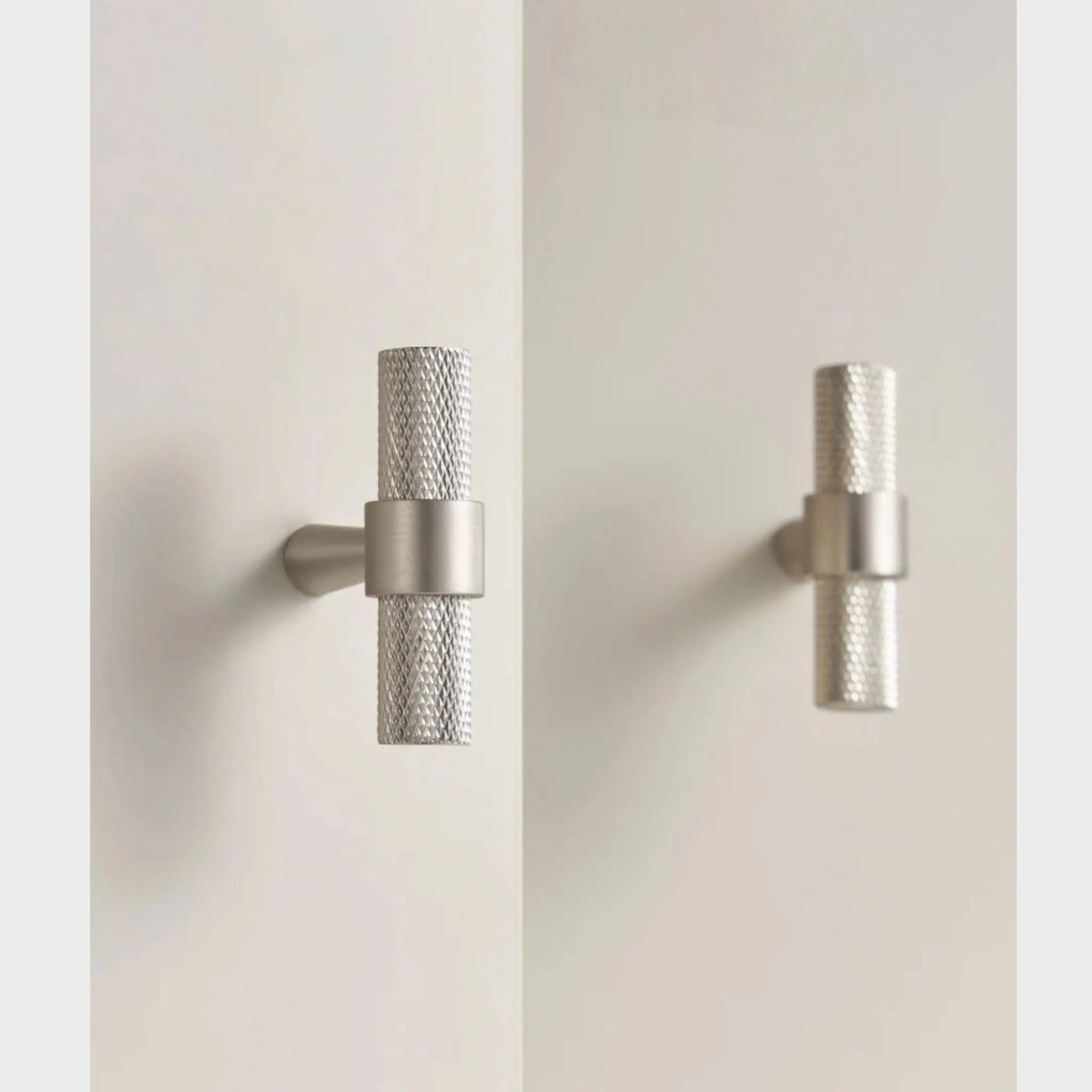 Poignée de meuble en T finition nickel - Lucio Afinaure