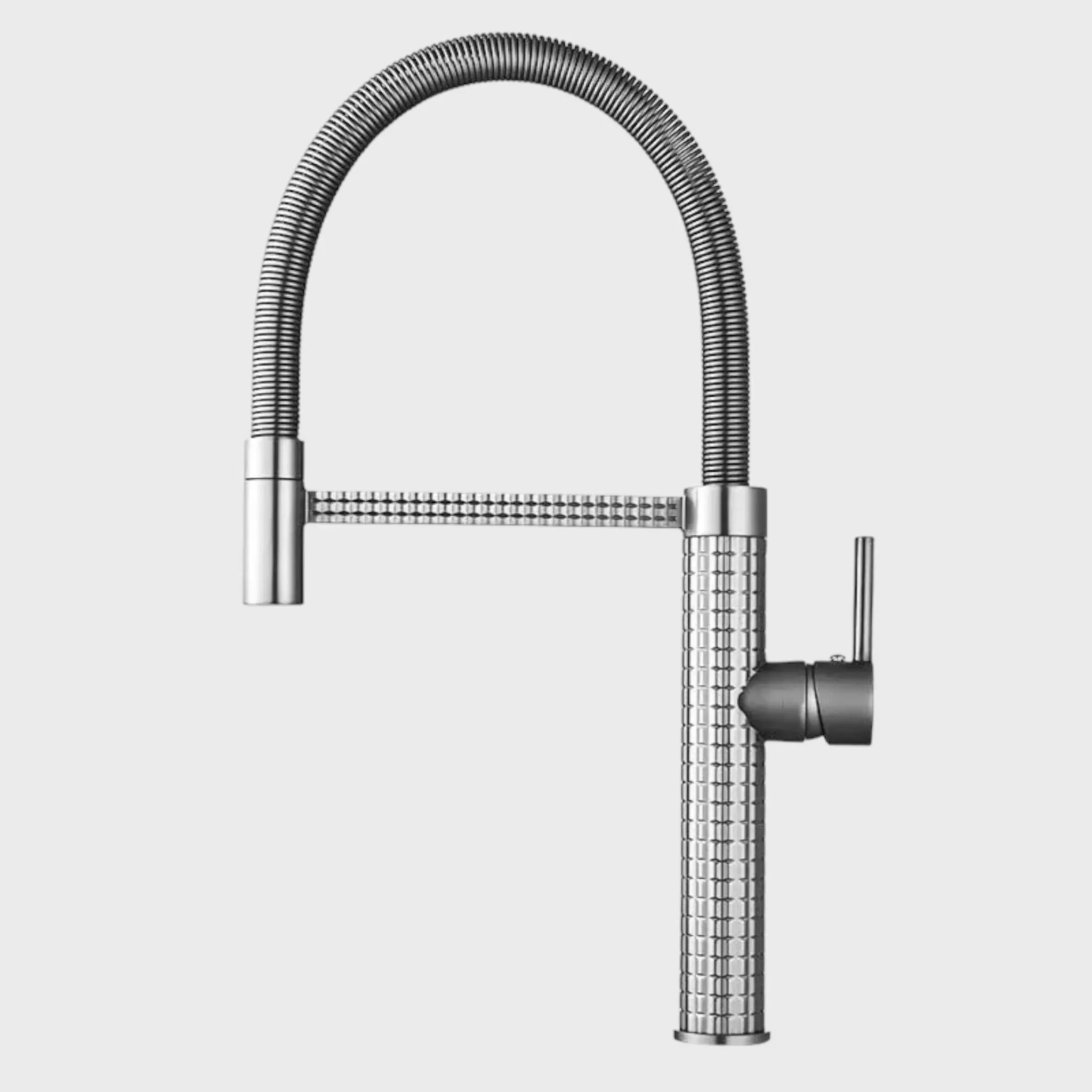 Mitigeur de cuisine Equinoxe vu de profil, design contemporain en laiton massif