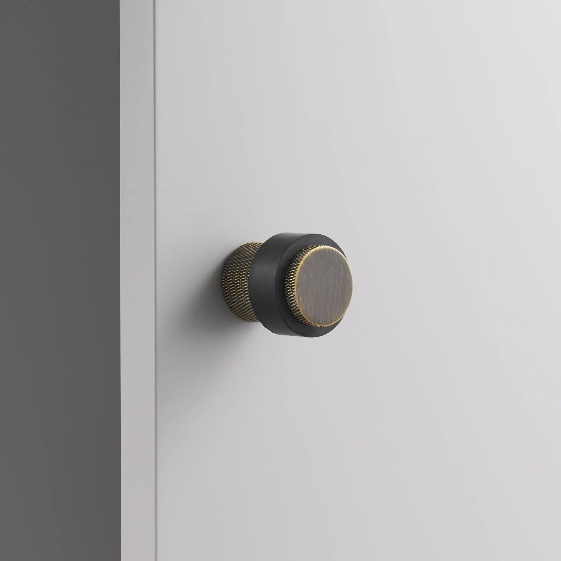 Butée de porte moleté en laiton massif Noir - EGIDE Afinaure