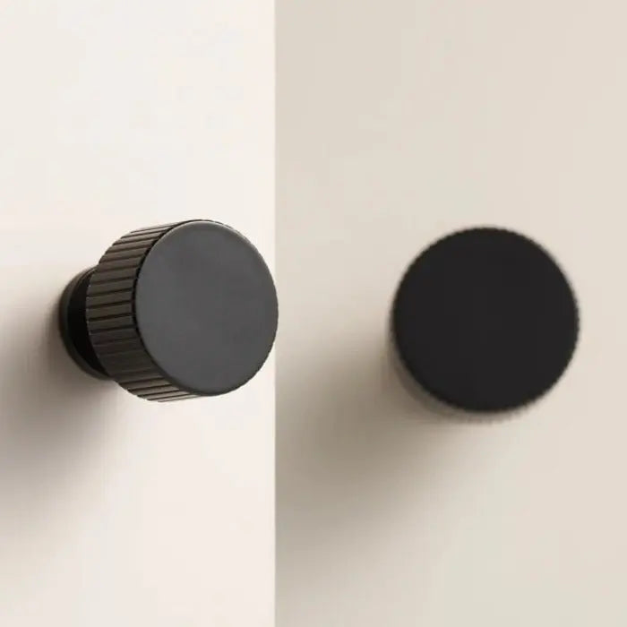 Bouton de meuble en noir - Dominique Afinaure