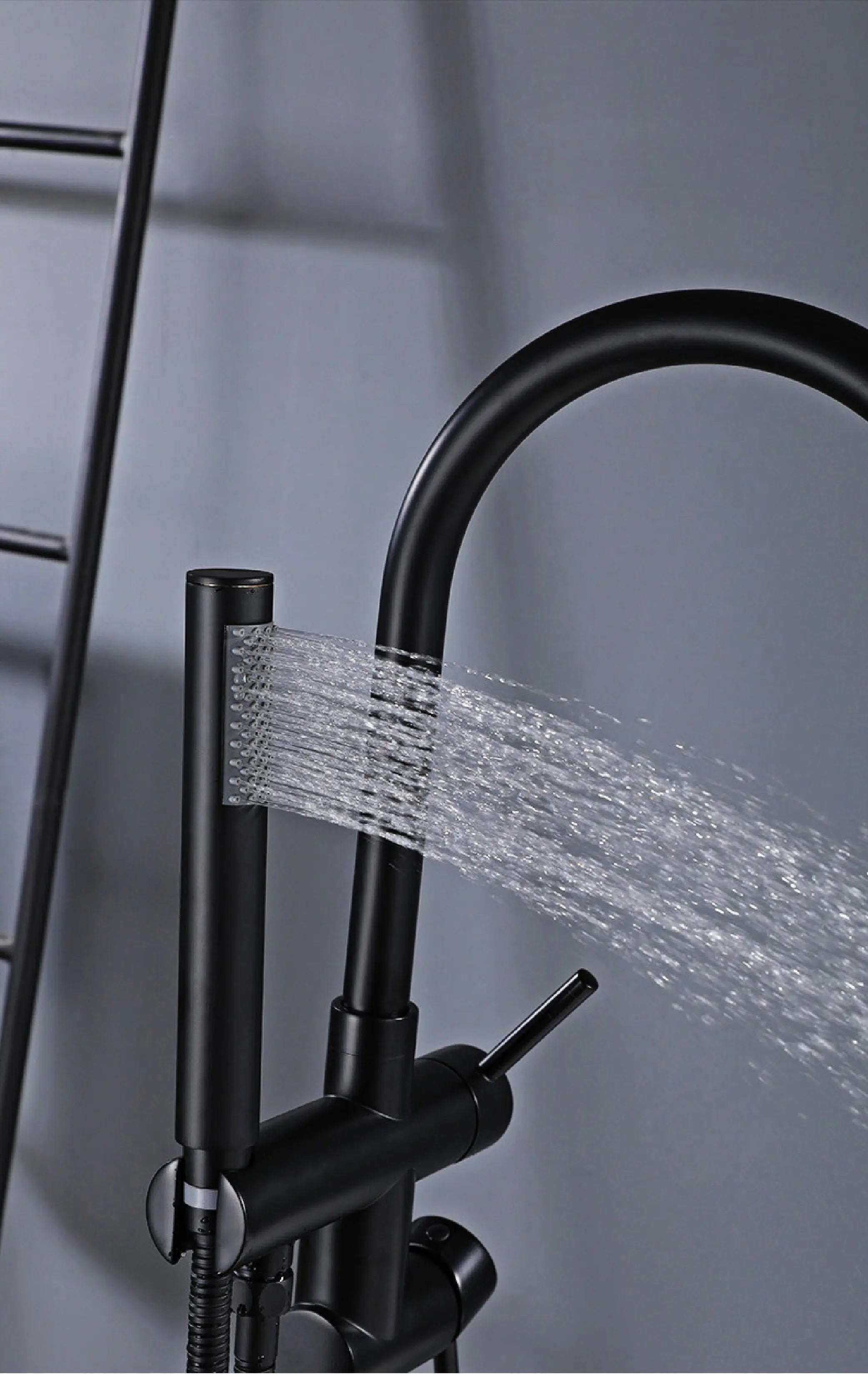 Robinet mitigeur de baignoire sur pied noir mat - Amare Afinaure